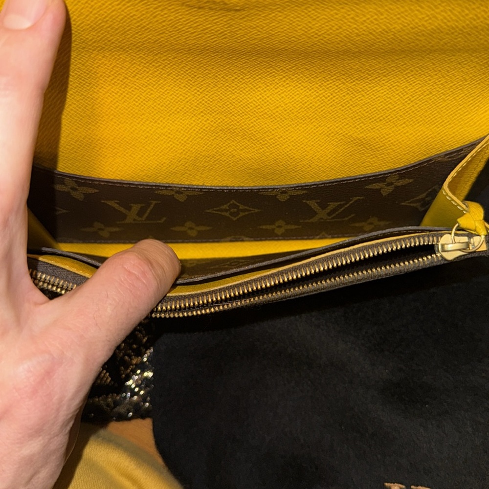 Women’s or Men’s Louis Vuitton Monogram Wallet with Yellow Guts inside Pristine - Picture 10 of 17